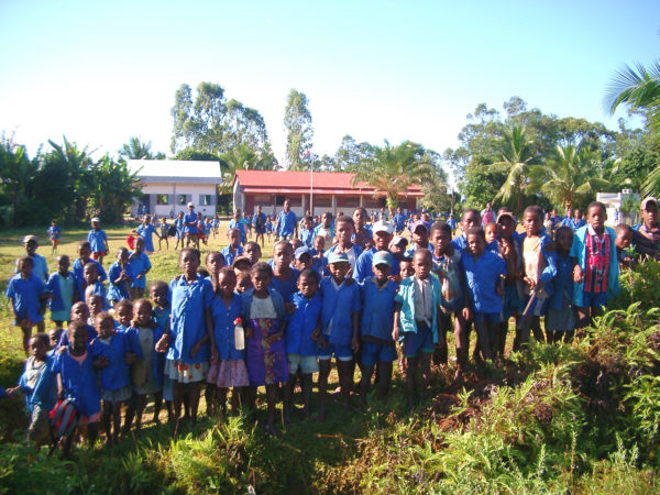 Schoolkids Watch the Stranger