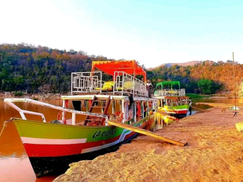 Tsiribihina River motor boat