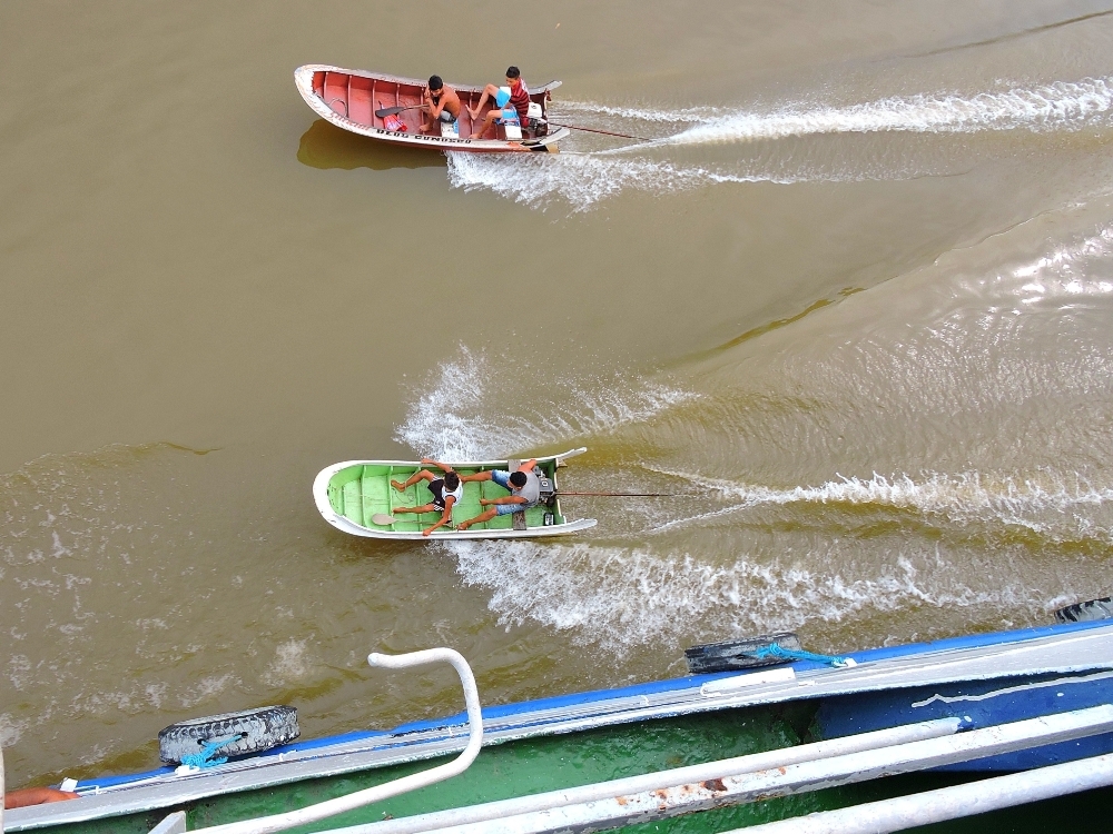 Wake surfing