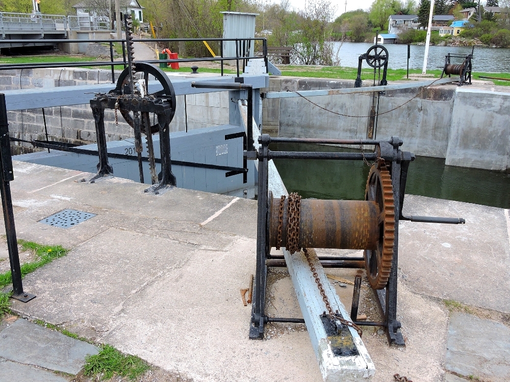 Lock cranks Lock cranks