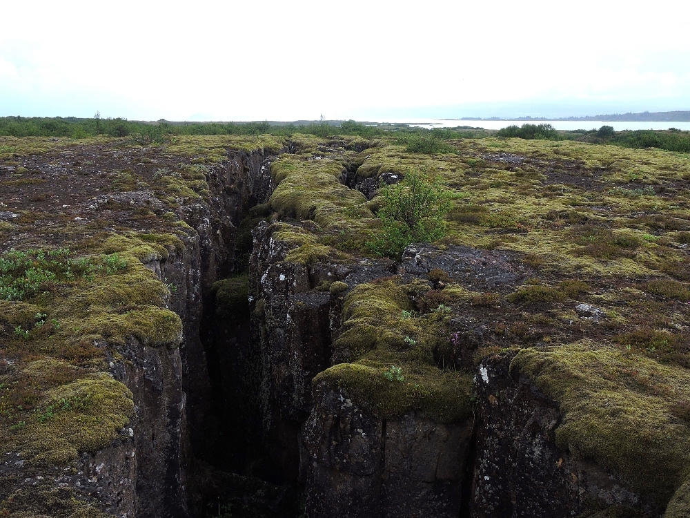 Crustal fissure Crustal fissure