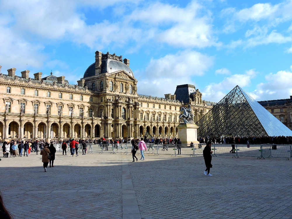 Louvre Museum Louvre Museum