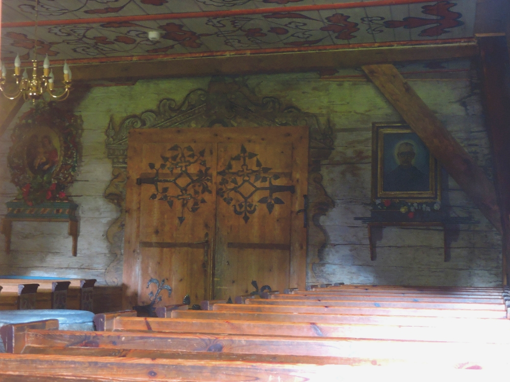  Binarowa church interior