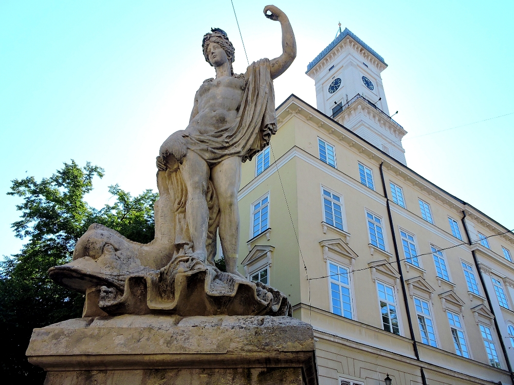  Statue and Civic Building 