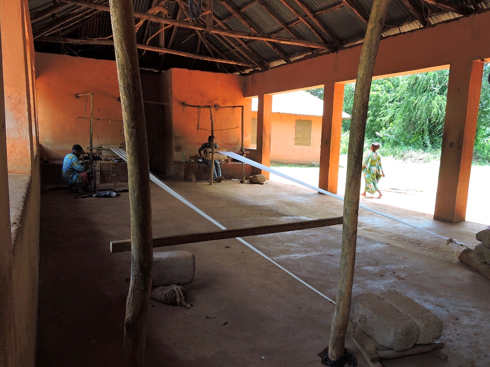 Weavers working Weavers working