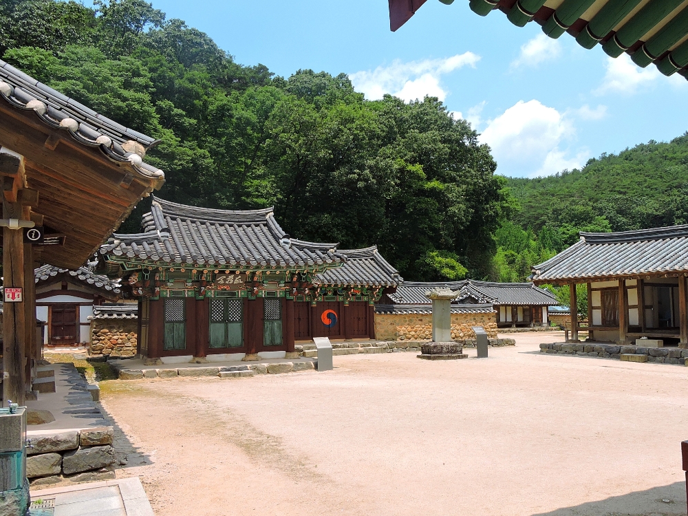 Seowon Courtyard 
