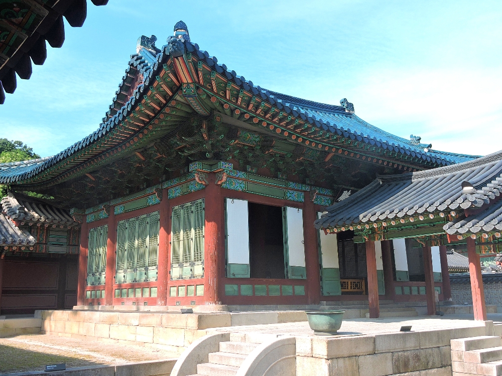  Seonjeongjeon Hall 