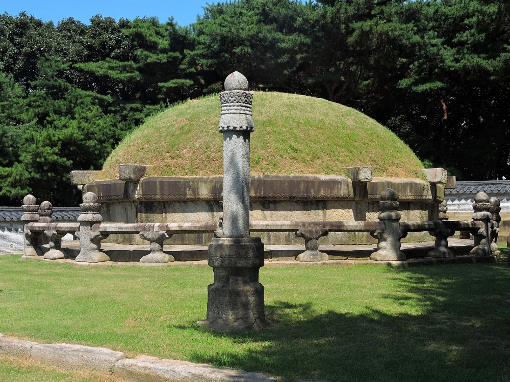  King Seongjong's Tomb 