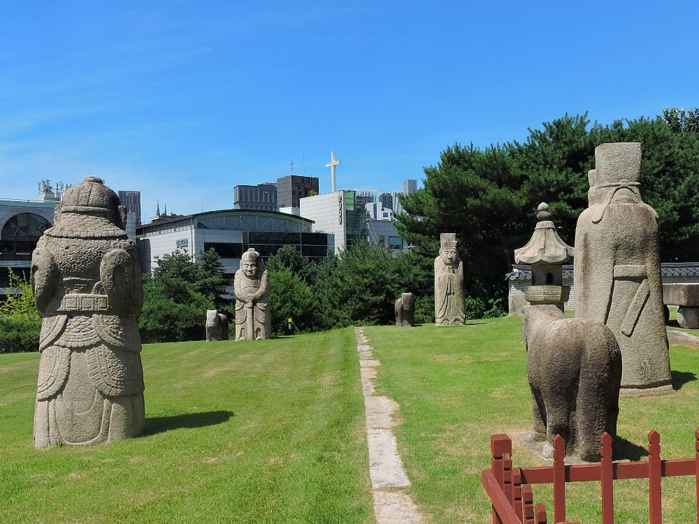  Sculptures at Tombs